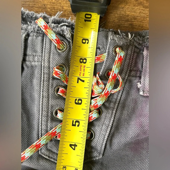 Free People Becket Cut Off Slouchy Shorts - Size 24 - Picture 11 of 12